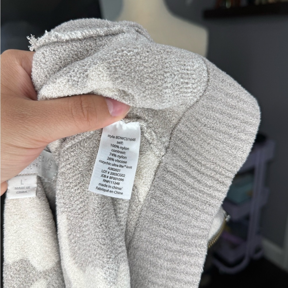 Barefoot dreams Gray and Cream Patterned Cardigan - Picture 5 of 5